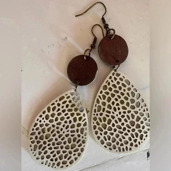 Earring bundle - Picture 3 of 4